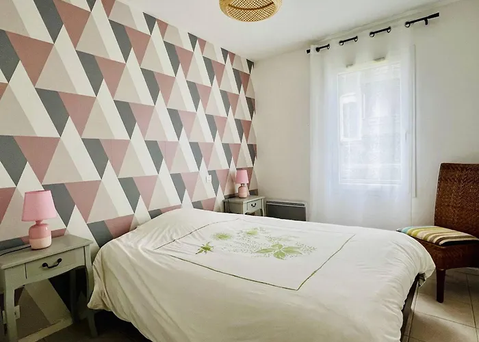 : 3 Pieces Avec Parking Et Animaux Acceptes - Fr-1-495-135 * Камбо-ле-Бен